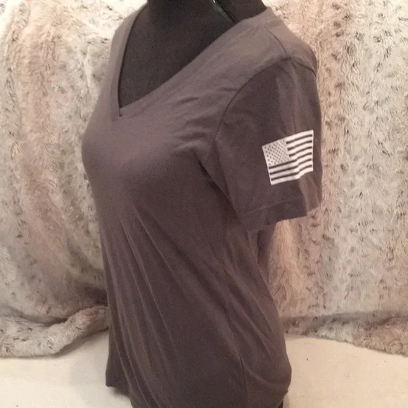 Tan Fitted V-Neck Short Sleeve T-Shirt - Picture 6 of 12